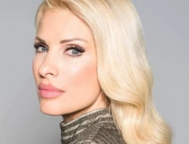 Ελένη Μενεγάκη: Έκανε ελεύθερη πτώση με αλεξίπτωτο - Τα ουρλιαχτά και ο φόβος (βίντεο)